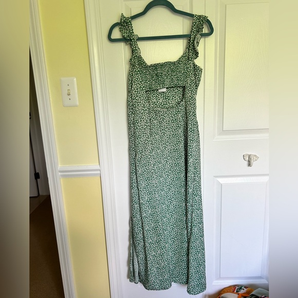 HYFVE Green Midi Floral Dress Side Slit V-Neck Open Cutout Back NWT - Picture 6 of 9